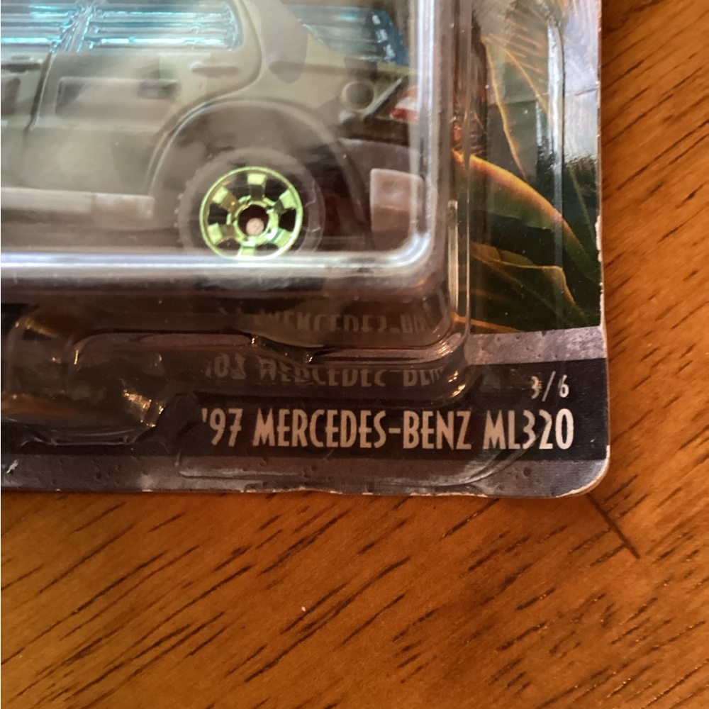 Pair of Two Jurassic World Legacy Collection Matchbox Cars - Picture 8 of 8
